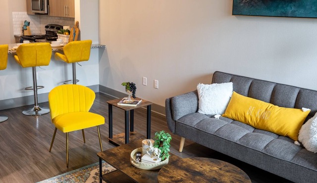 Elegant suite w/ FREE parking & gym near Arboretum