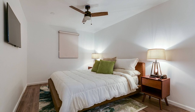 Elegant Suite with Separate Living Room & Mini Fridge – Ideal for Relaxation and