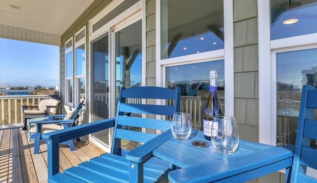 Elegant Sunset Retreat Walk to Beach Elevator Dogs Ok 4BR Bunk Room