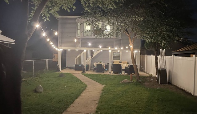 Elegant three-bedroom cozy family house 10-minute walk to downtown Wyandotte