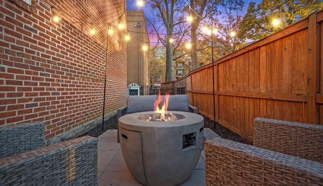 Elegant Townhome ★ Heart of Arlington ★ Kid & Pet-Friendly