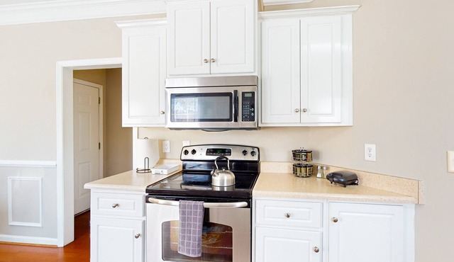 Elegant townhome with fenced yard, community pool, & W/D - near golf