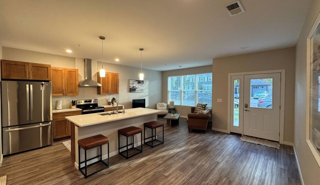 Elegant Townhouse near NDSU and Downtown Fargo #101