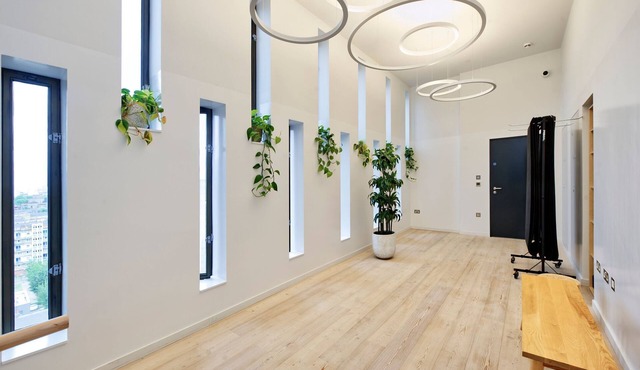 Elegant two-bedroom apartment in vibrant Poplar