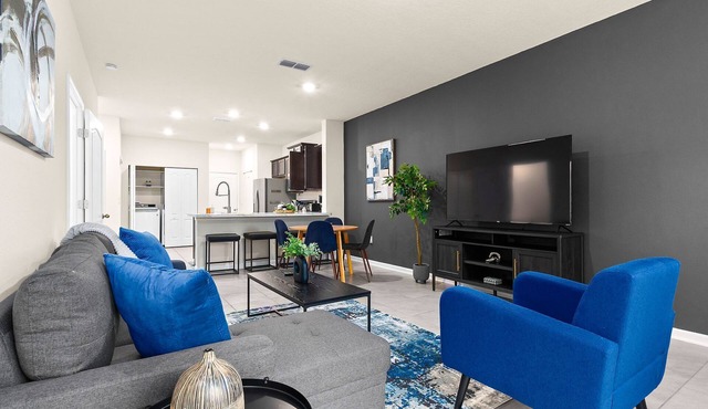 Elegant & Upscale 2BR Townhome