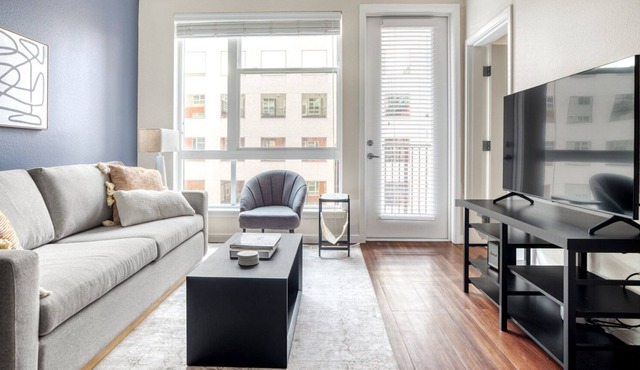 Elegant Uptown 1BR w/ W/D, Gym & Pool, walk to RiNo bars, by Blueground