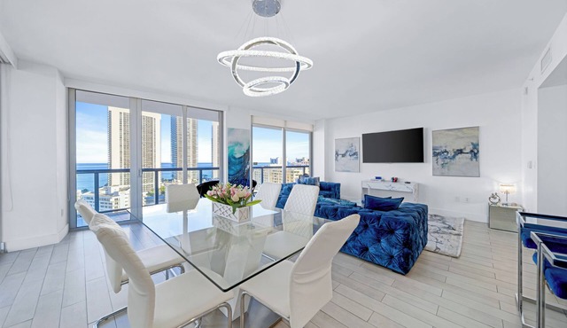 ★ Elegant Vacation Home in Beachwalk with Balcony Overlooking Ocean Views