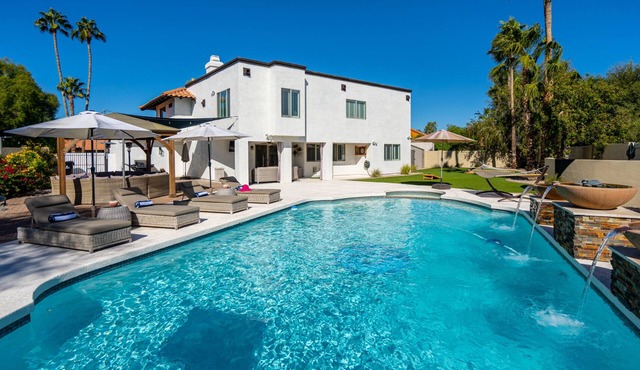Elegant Vacation Dream Home w/Backyard Paradise!