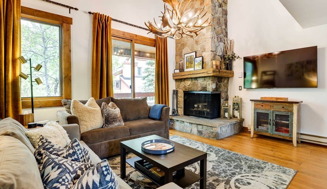 Elegant Vail Home - Walk to Booth Falls Trail