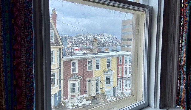 Elegant Victoria 2BR 1.5BA & Private Yard