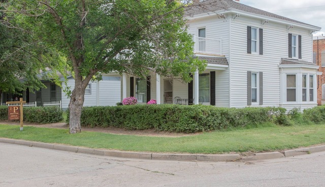 Elegant Victorian 5 bedroom Remodeled House