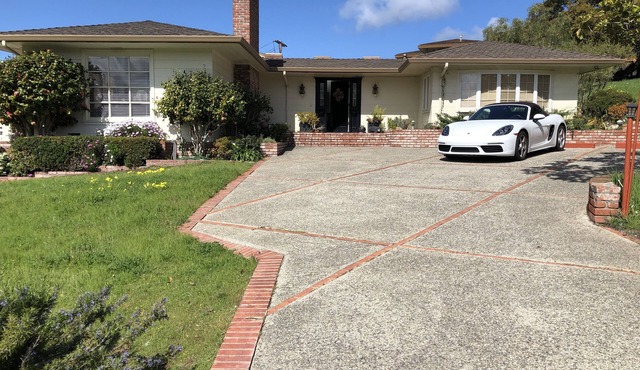 ELEGANT VIEW MASTER SUITE WITH PRIVATE BATH AND VIEW DECK