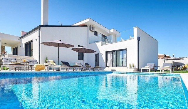 Elegant Villa Dolcea with a swimming pool