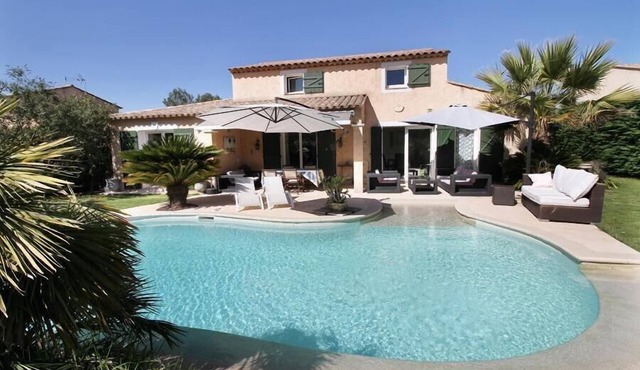 Elegant villa in a calm residence not far from coast