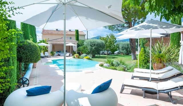 Elegant villa in Les Mées with garden