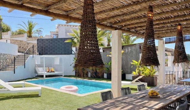 Elegant Villa in Moraira for 6 · Private Pool Close to Town – ALMARE
