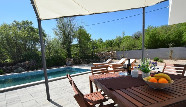 Elegant Villa Karin with pool