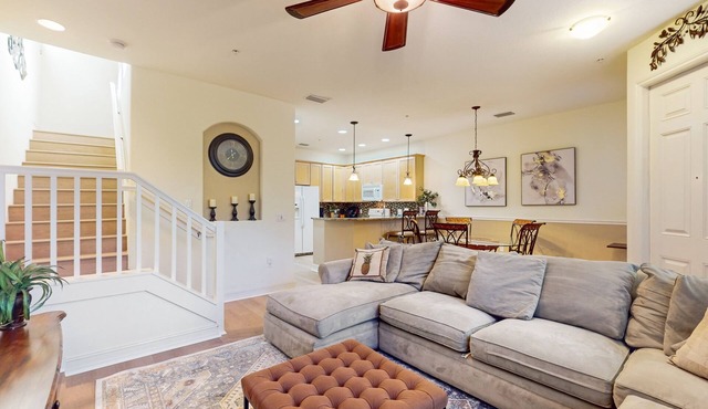 Elegant villa with private lanai, desk, resort pool, spa & washer/dryer