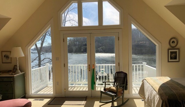 Elegant waterfront cottage and guest house, garden setting, clubhouse and beach