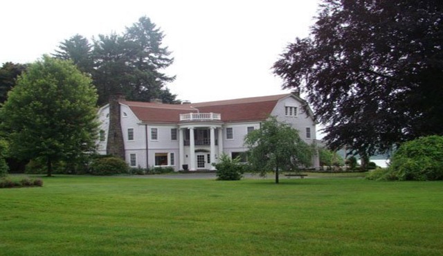 Elegant Waterfront Hudson River 12-acre Estate w/Amazing Views. nSleeps 14