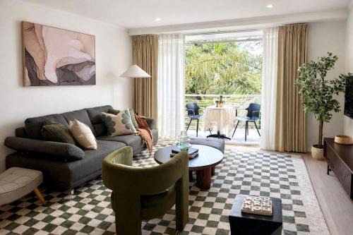 Elegant Waterfront Retreat Harbour & River Views