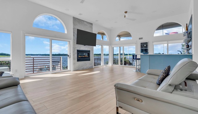 Elegant Waterfront Stay + Bay + Sunset Views