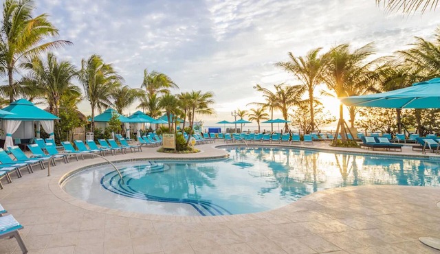 Elegantly Appointed Oceanview Room For a Luxurious Stay with Outdoor Pool