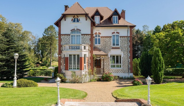 Elegantly renovated, comfortable villa with pool, spa and countryside views