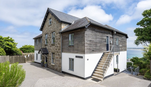 Elegantly furnished and beautifully appointed, 8 Fernhill is part of a luxurious development of apar