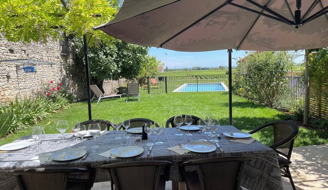 Elegantly renovated residence with garden and pool in famous wine village North