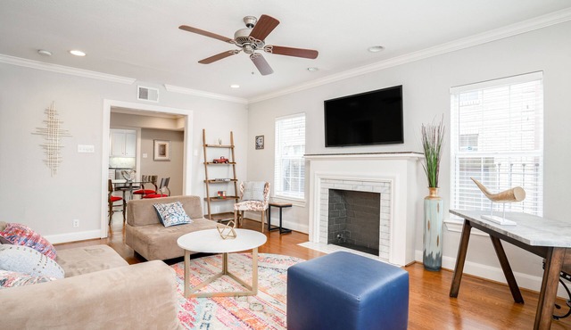 Elegantly Renovated Historic Colonial Home Texas Medical Center/Museum District