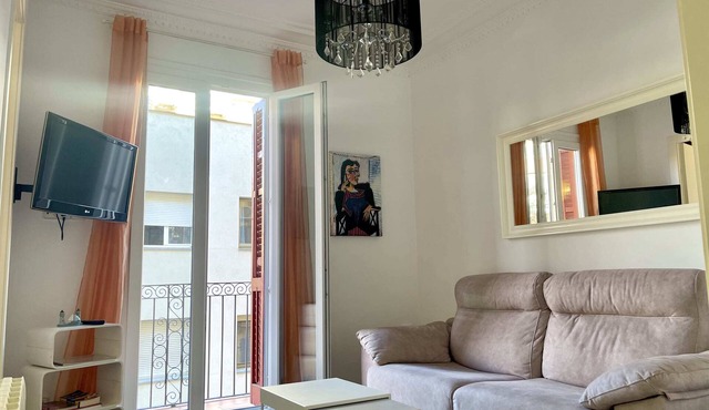 Elegantniy apartment for 5 people in Poble Sec