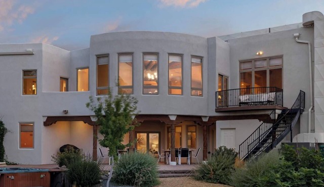 Elena's Sandia Sanctuary - An Irvie Home