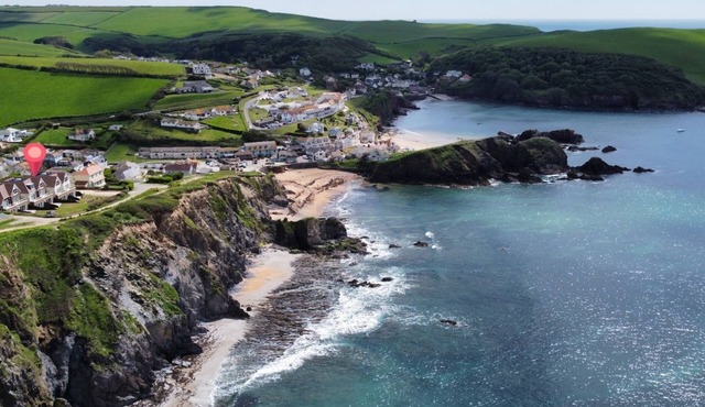 Elender Cove - a luxury coastal apartment footsteps from the beach