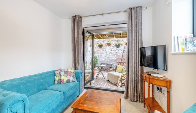 Eleni Loulou - UK43585