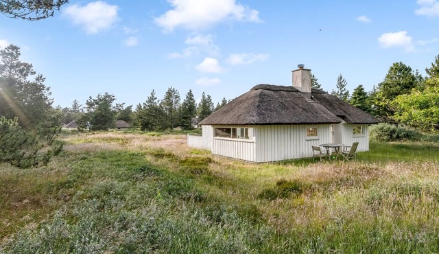 "Elenor" - 1.1km from the sea by Interhome