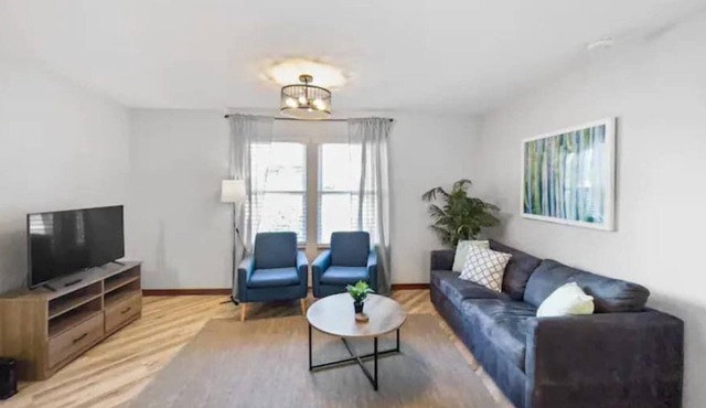 Elevate Apartments at Notre Dame - Handicap Accessible Upscale 2BR in Notre Dame