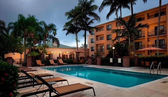Elevate Your Miami Adventure! Pet-Friendly Stay Near Country Lake Park!