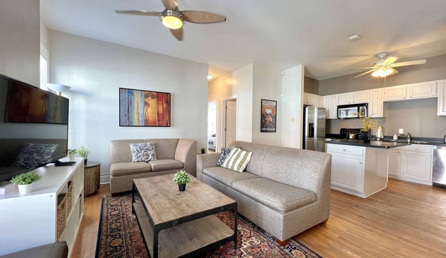 ⌂ Elevated 2bed 1.5 Bath in a Historic 1913 Building ⌂