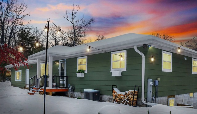 Elevated 6BR Lodge | On Trail | Speakeasy/Game Room