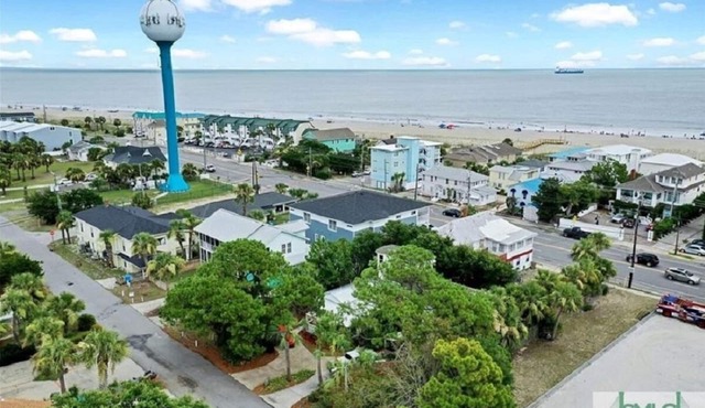 Elevated Apt steps from beach. Furnished Parking Utilities, TV Internet Include