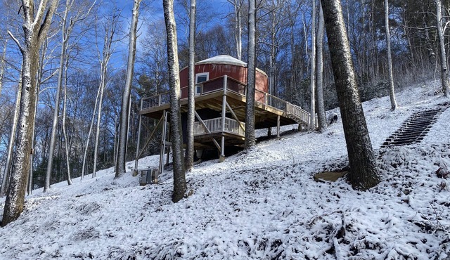 Elevated eclectic yurt with wrap-around porch, hot tub, and mountain view!