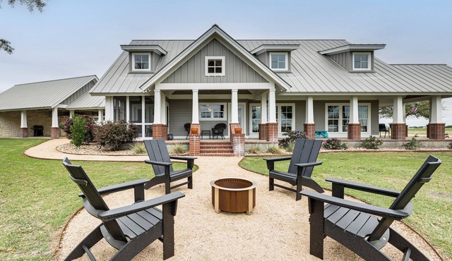 Elevated Farmhouse Getaway in Thorndale