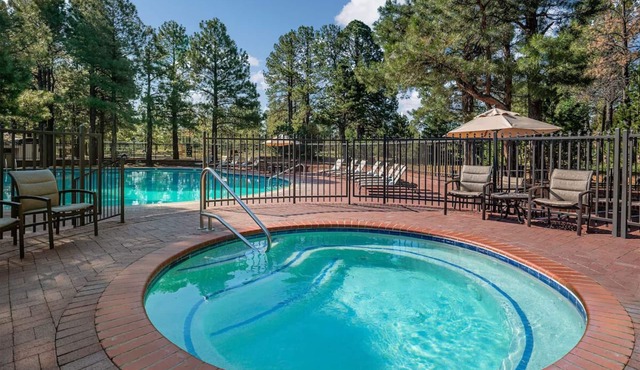 Elevated Flagstaff Experience: Luxurious Accommodations & Forest Tranquility