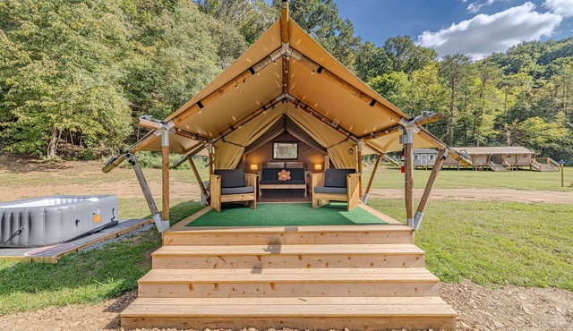 Elevated Glamping|HotTub|Near PF,GBurg & Asheville