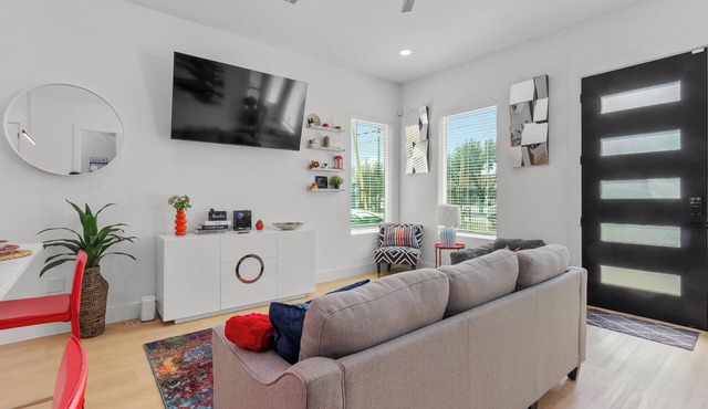 Elevated Luxury 3BR Mins to NRG Med Center Downtown GRB