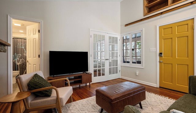 Elevated Potomac River Retreat - King Suite - Riverfront - Large Screened Porch