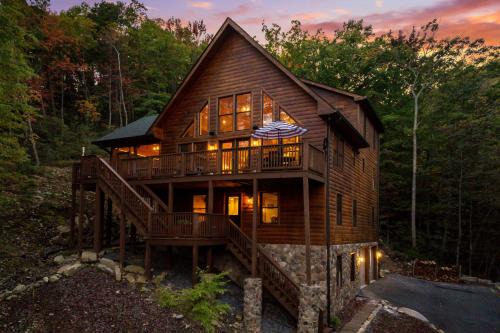 Elevated Resort Cabin Hot Tub Firepit Luxe Design