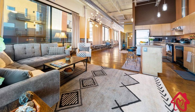 Elevated Route 66 ABQ Penthouse- An Irvie Home