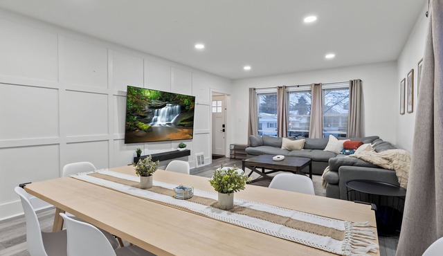 Elevated Royal Oak Stay! Downtown Entertainment